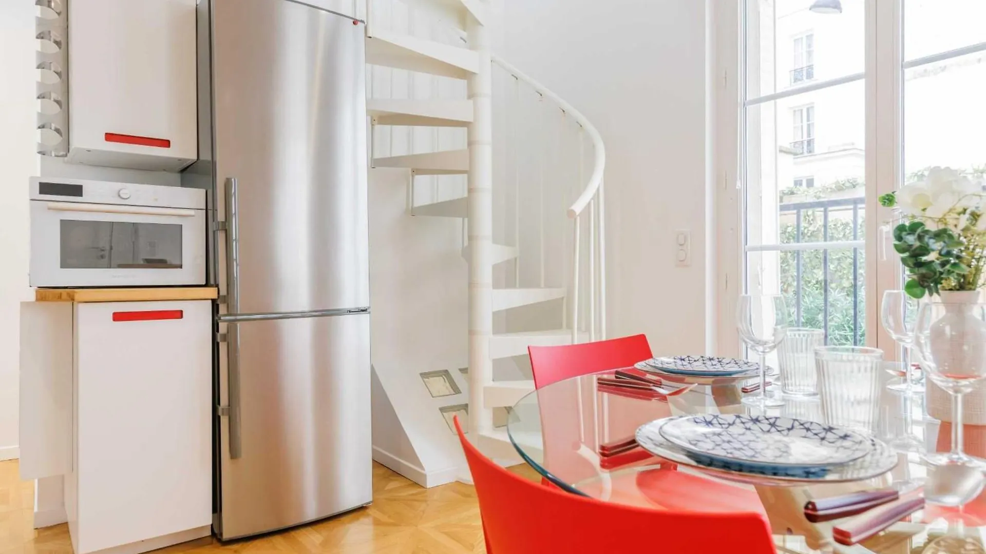 1 Bdr -4p 16th Near Trocadero * Paris