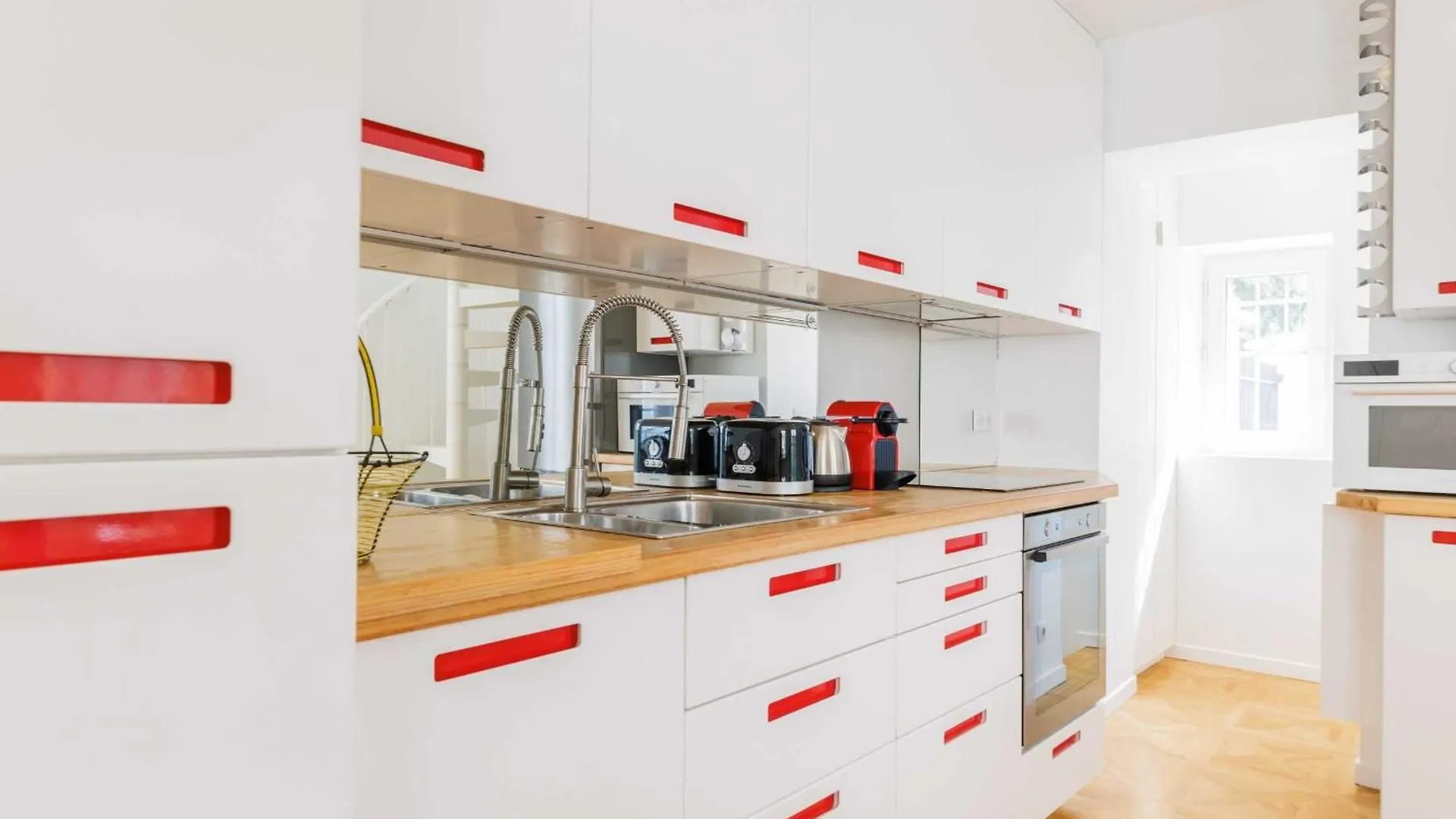 1 Bdr -4p 16th Near Trocadero * Paris